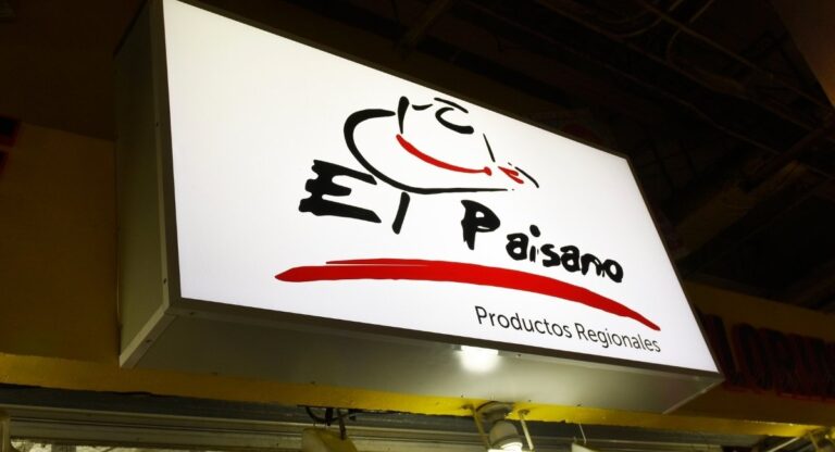 Fabricación de anuncios luminosos: Proceso y consideraciones